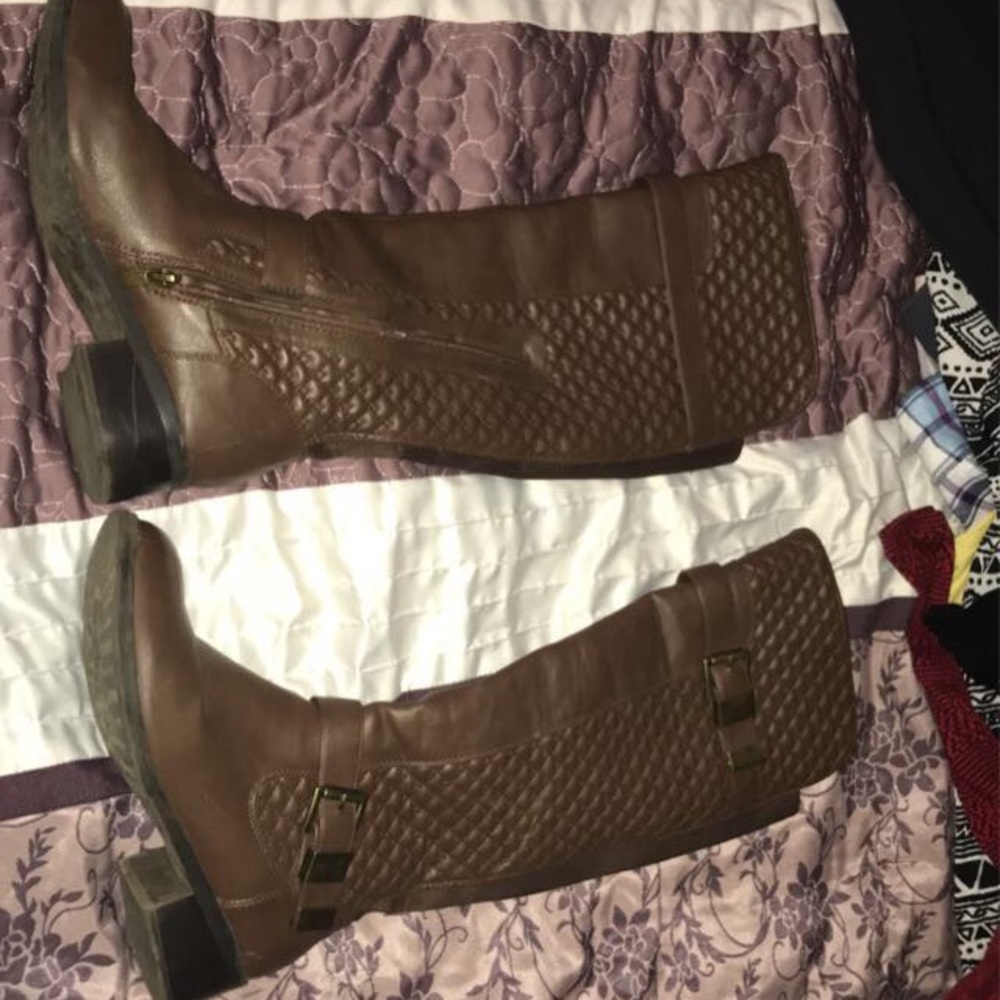 Brown boots block heel zip up